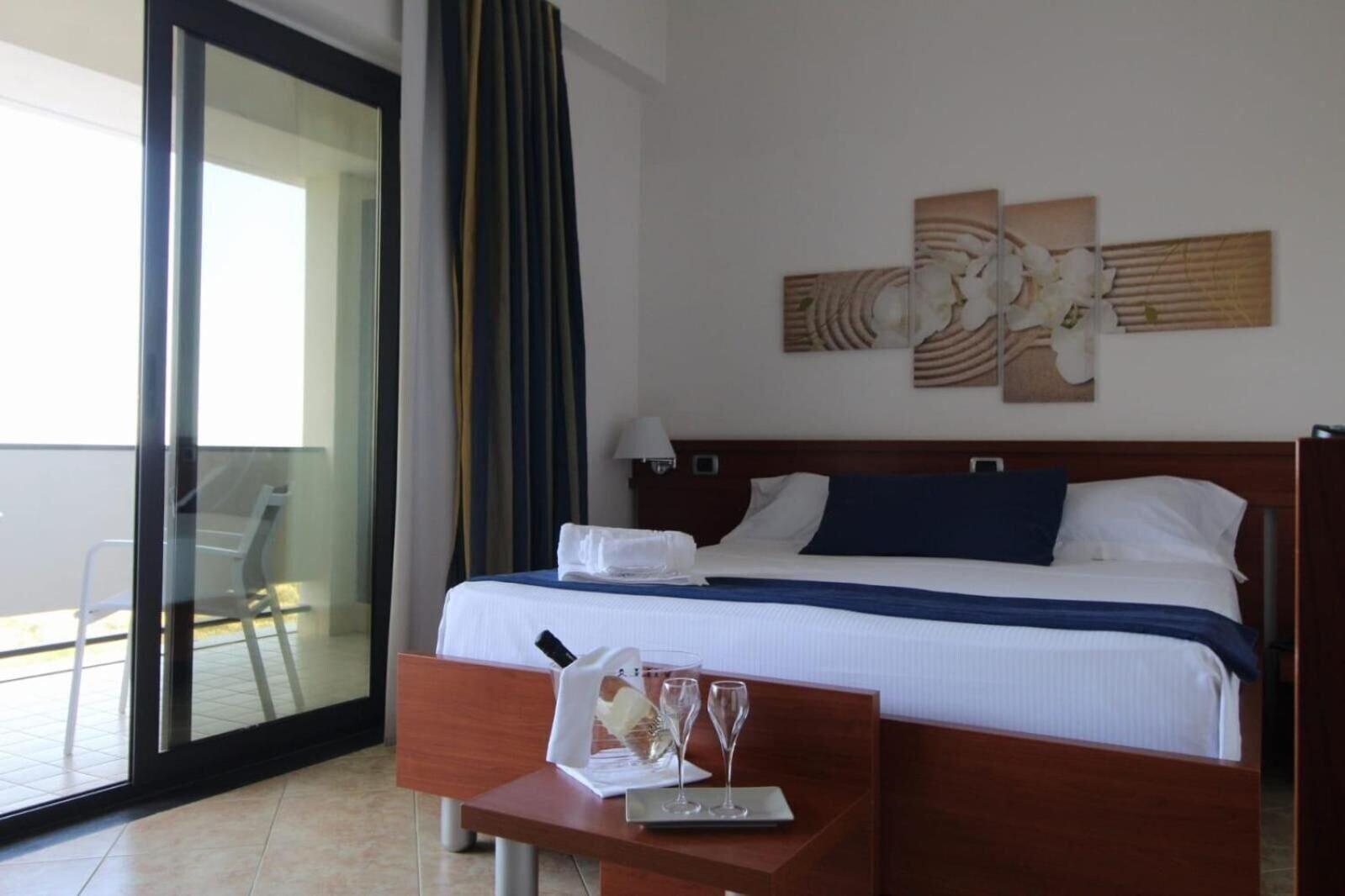 Park Hotel Mirabeau مونتيبيان المظهر الخارجي الصورة