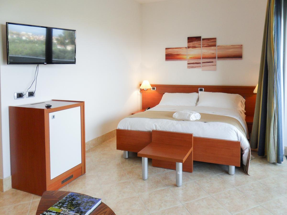 Park Hotel Mirabeau مونتيبيان المظهر الخارجي الصورة