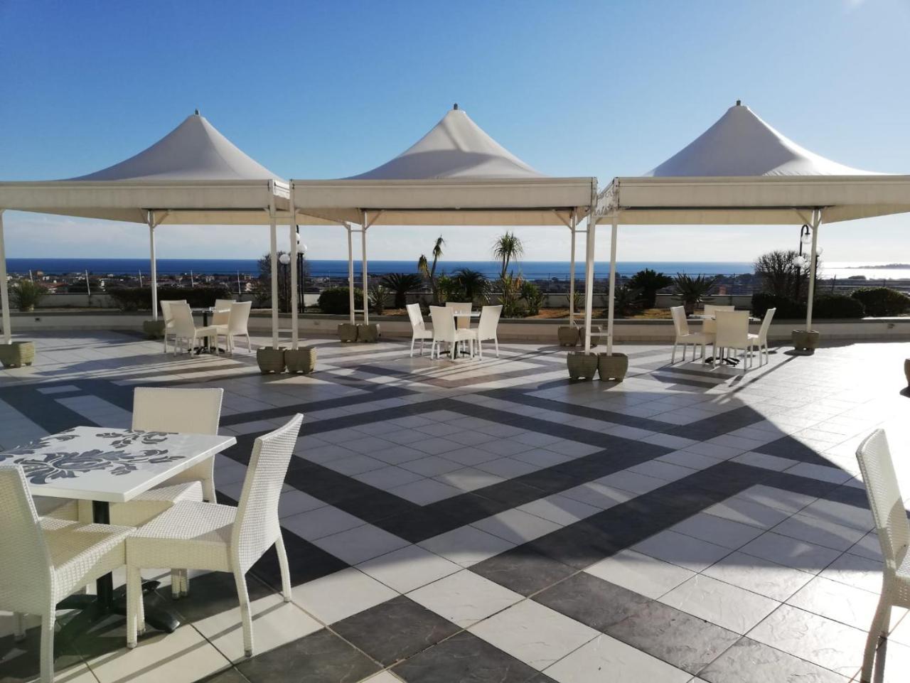 Park Hotel Mirabeau مونتيبيان المظهر الخارجي الصورة